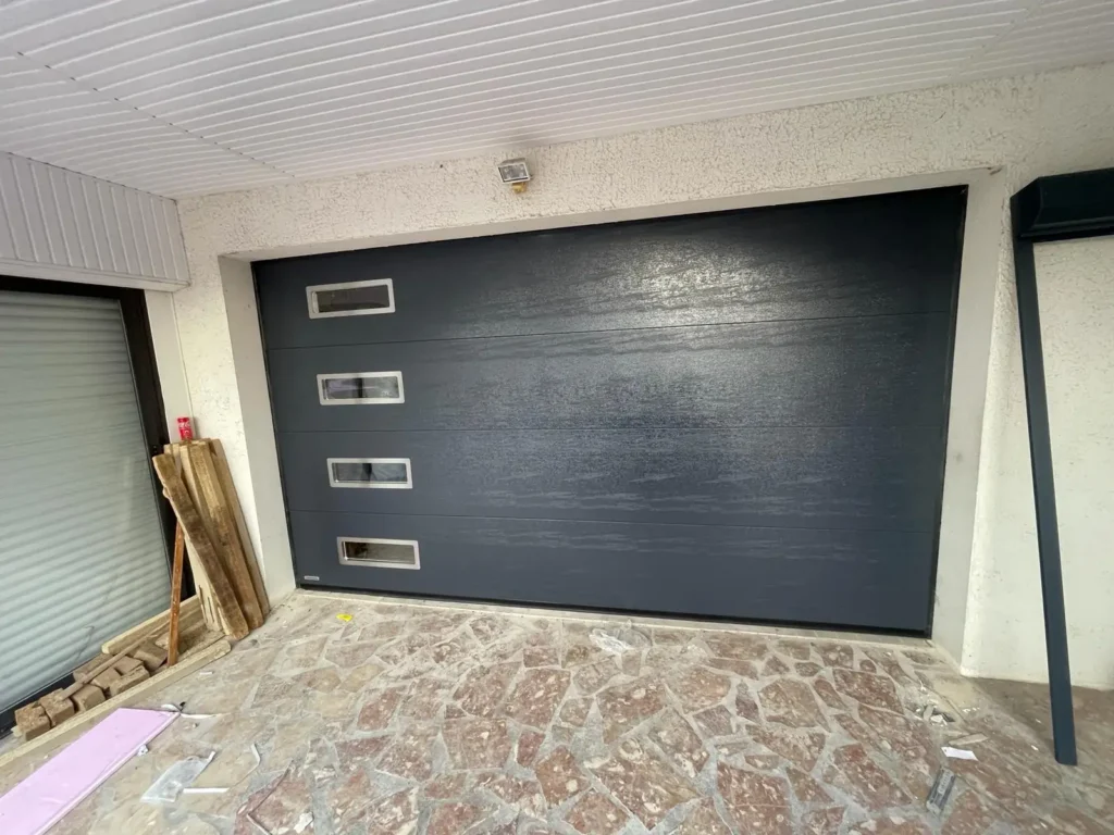 Fenêtres PVC Aluminium Sur Mesure Porte de garage Poitier