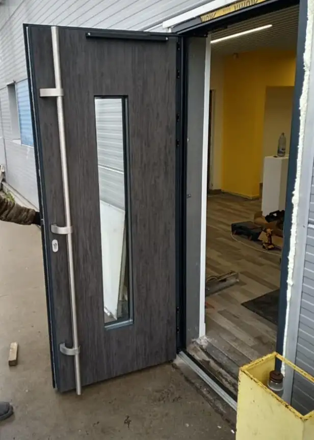 Fenêtres PVC Aluminium Sur Mesure Porte industrielle